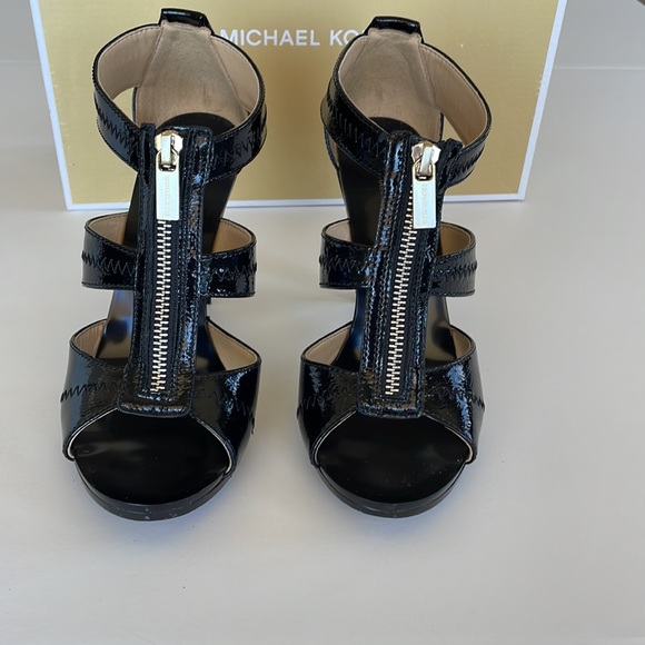 Michael Kors Berkley T Strap Crinkled Patent 6 M - Picture 3 of 15